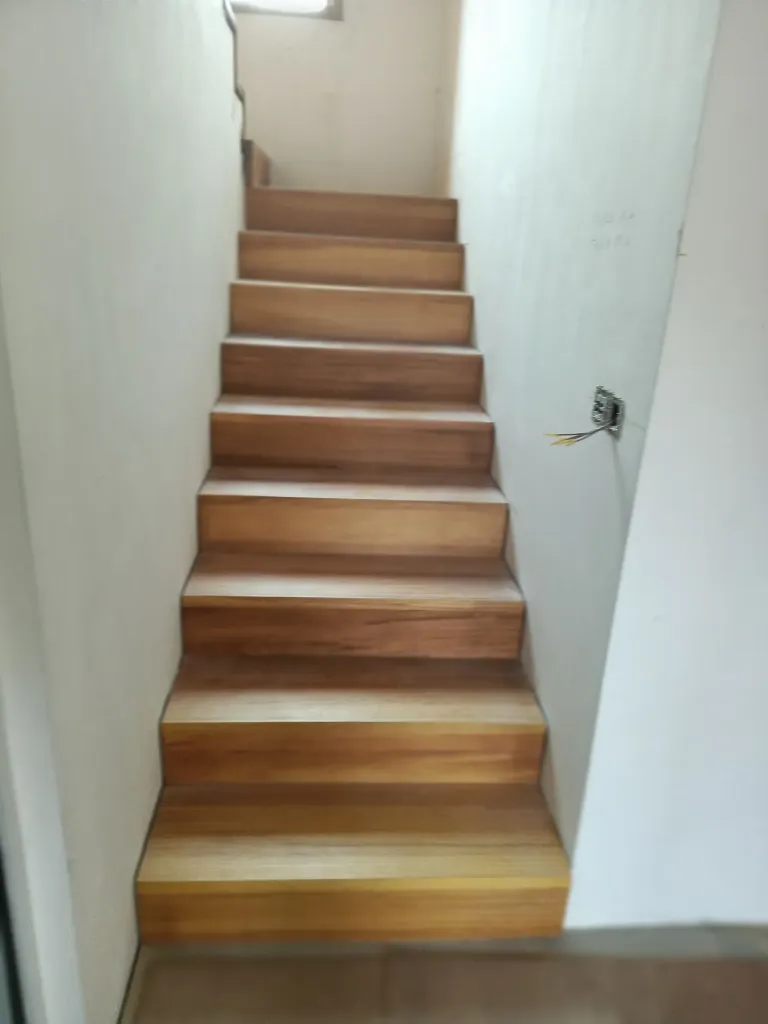 Escalera en iroko