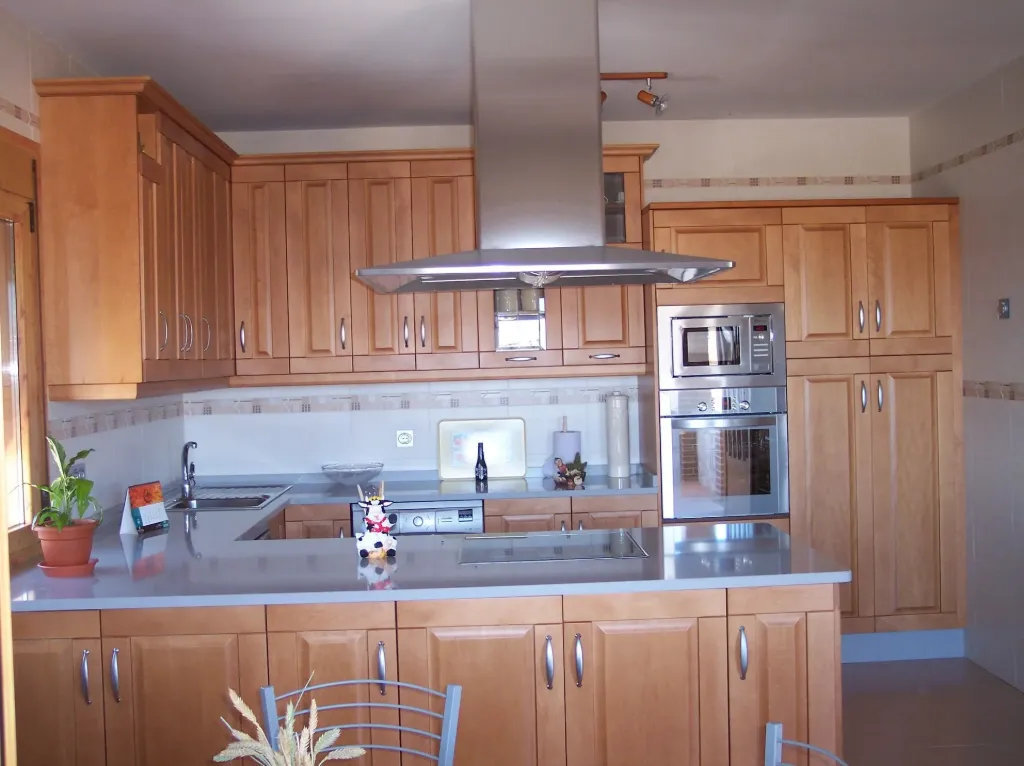 Cocina en haya barnizado