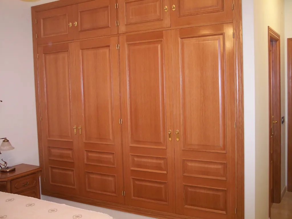 Armario modelo 430X roble barnizado